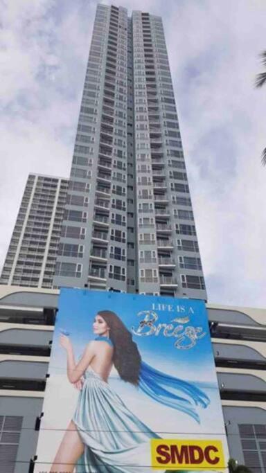 Breeze Residences - 1Br Unit With Balcony -Top Floor Manille Extérieur photo