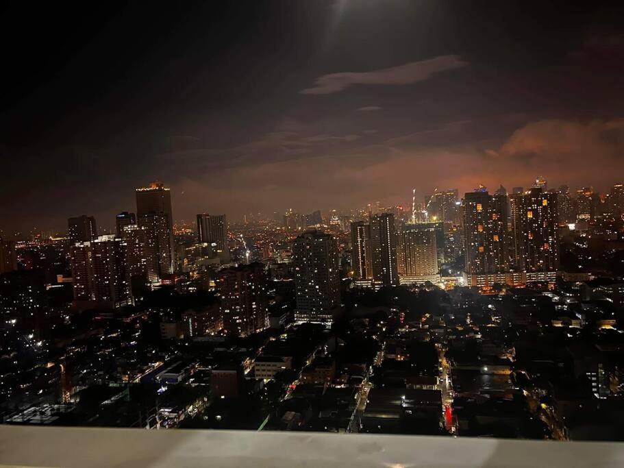 Breeze Residences - 1Br Unit With Balcony -Top Floor Manille Extérieur photo