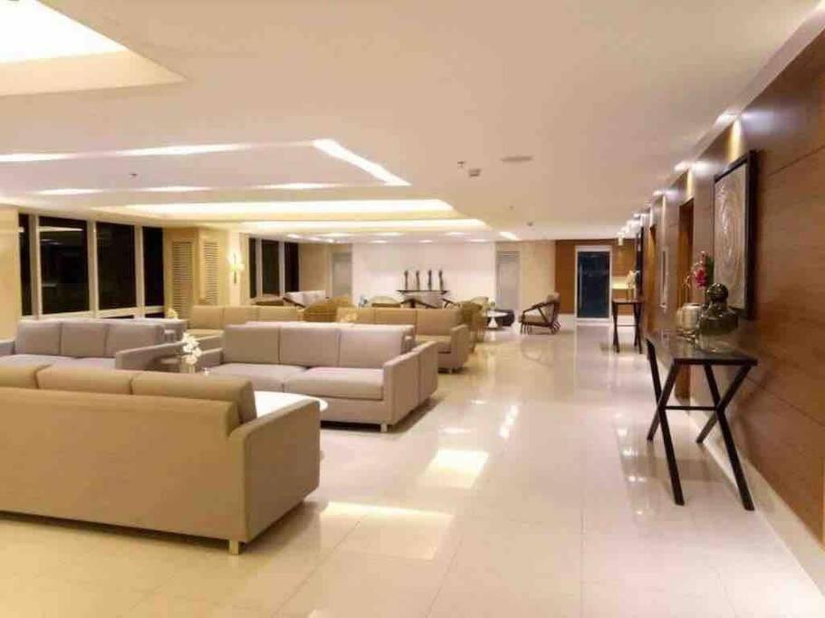 Breeze Residences - 1Br Unit With Balcony -Top Floor Manille Extérieur photo