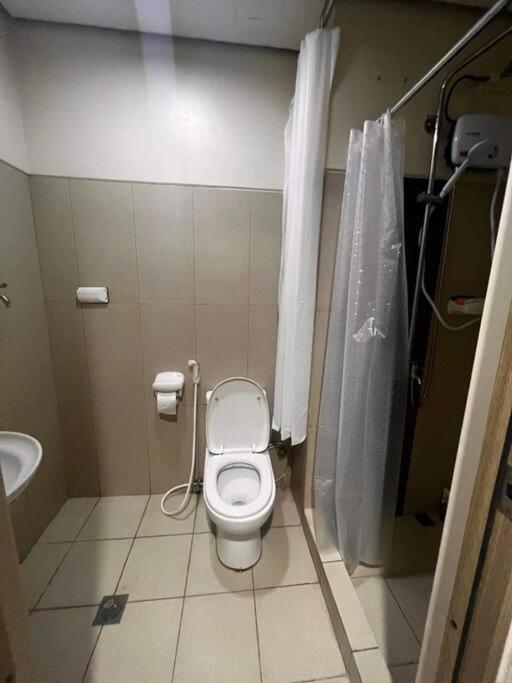 Breeze Residences - 1Br Unit With Balcony -Top Floor Manille Extérieur photo