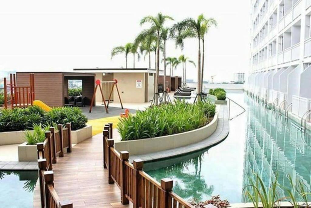 Breeze Residences - 1Br Unit With Balcony -Top Floor Manille Extérieur photo
