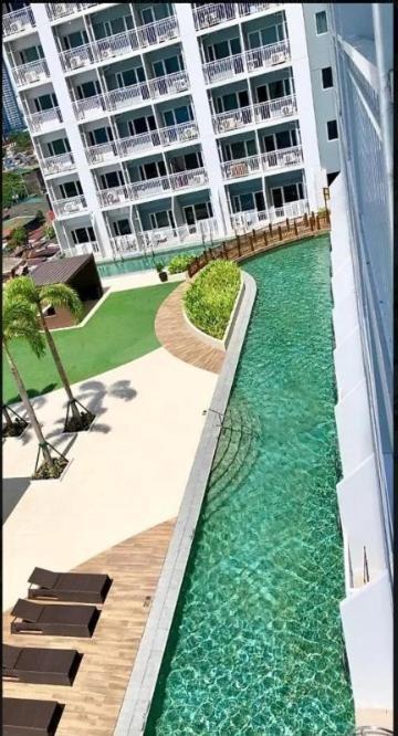 Breeze Residences - 1Br Unit With Balcony -Top Floor Manille Extérieur photo