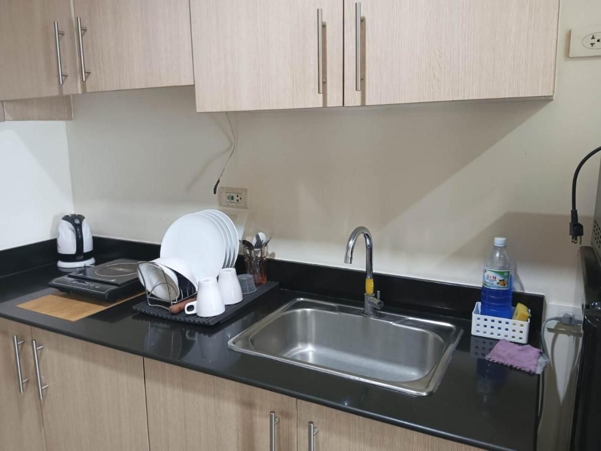 Breeze Residences - 1Br Unit With Balcony -Top Floor Manille Extérieur photo