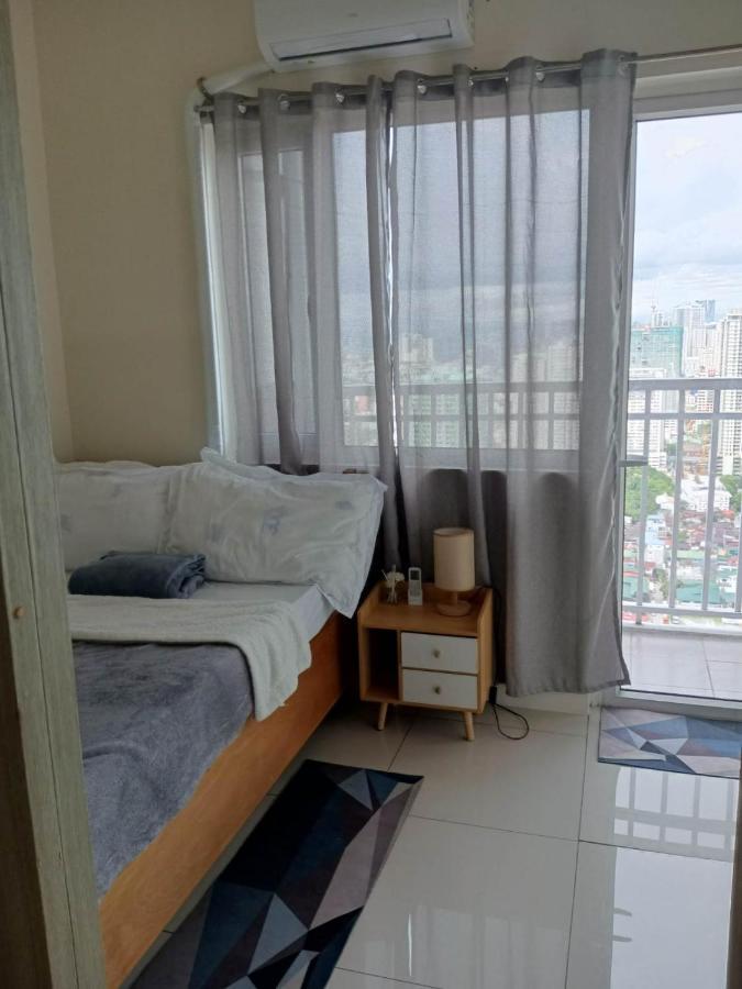 Breeze Residences - 1Br Unit With Balcony -Top Floor Manille Extérieur photo