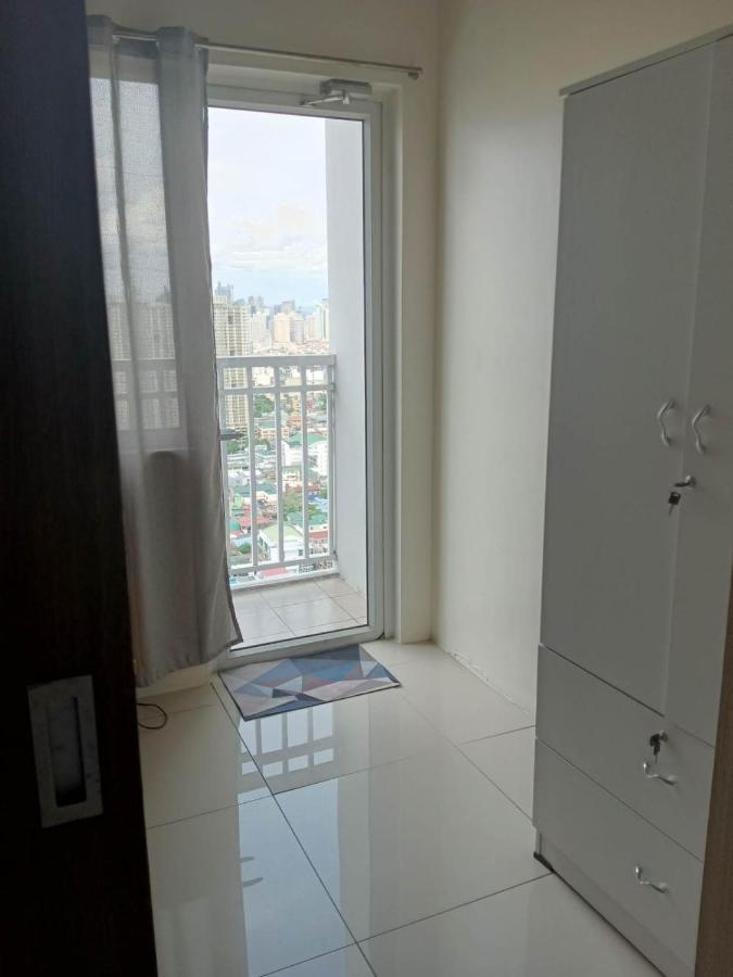 Breeze Residences - 1Br Unit With Balcony -Top Floor Manille Extérieur photo